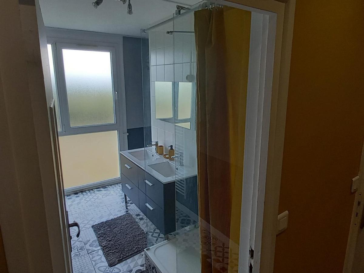 Spacieux, Tendance, avec Vue Panoramique sur Beauvais ! Idéal pour 1 à 6 voyageurs ! 3 lits doubles confortable Extérieur photo