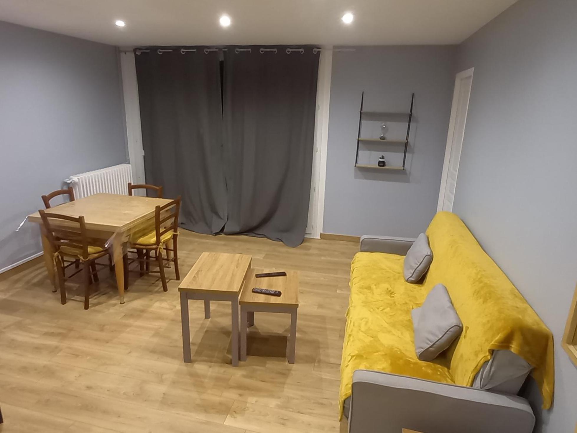 Spacieux, Tendance, avec Vue Panoramique sur Beauvais ! Idéal pour 1 à 6 voyageurs ! 3 lits doubles confortable Extérieur photo