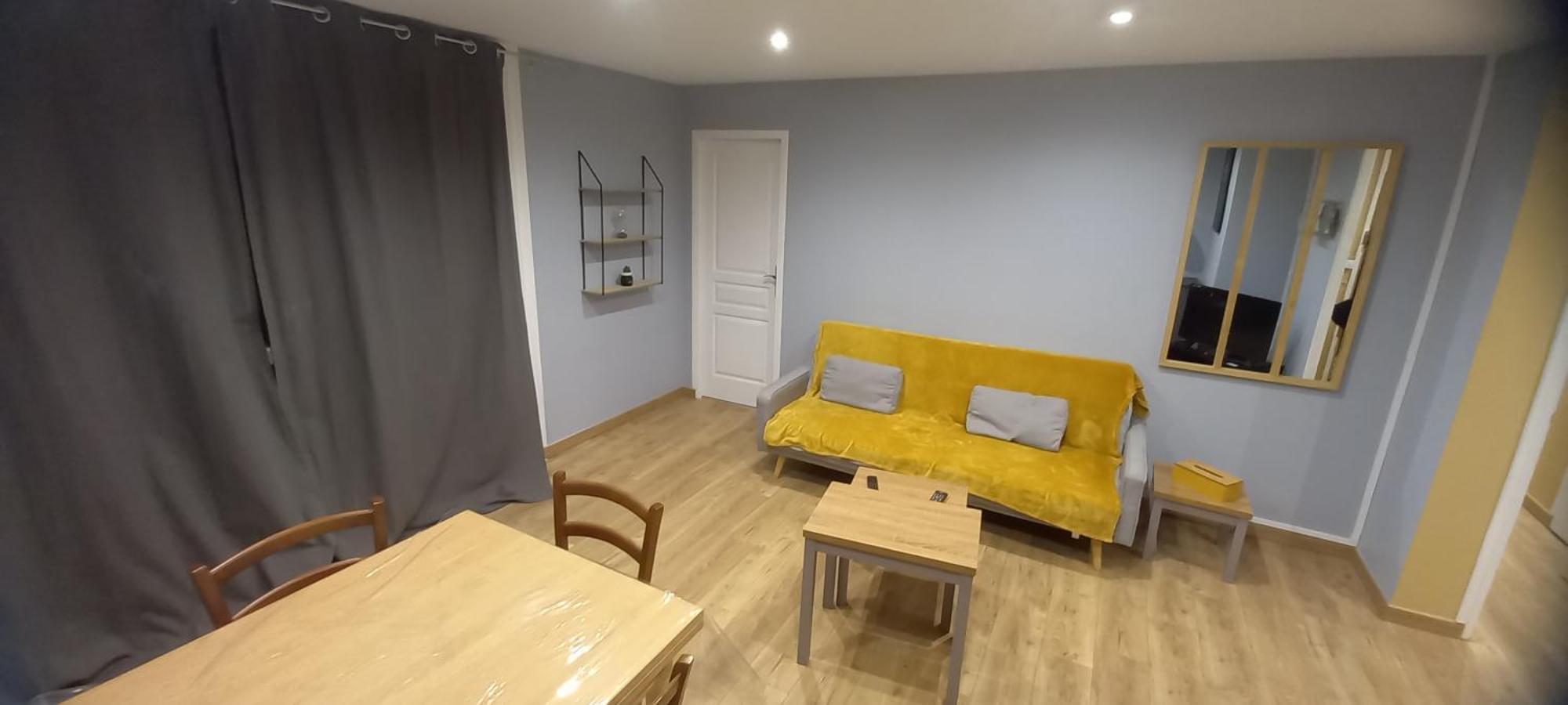 Spacieux, Tendance, avec Vue Panoramique sur Beauvais ! Idéal pour 1 à 6 voyageurs ! 3 lits doubles confortable Extérieur photo