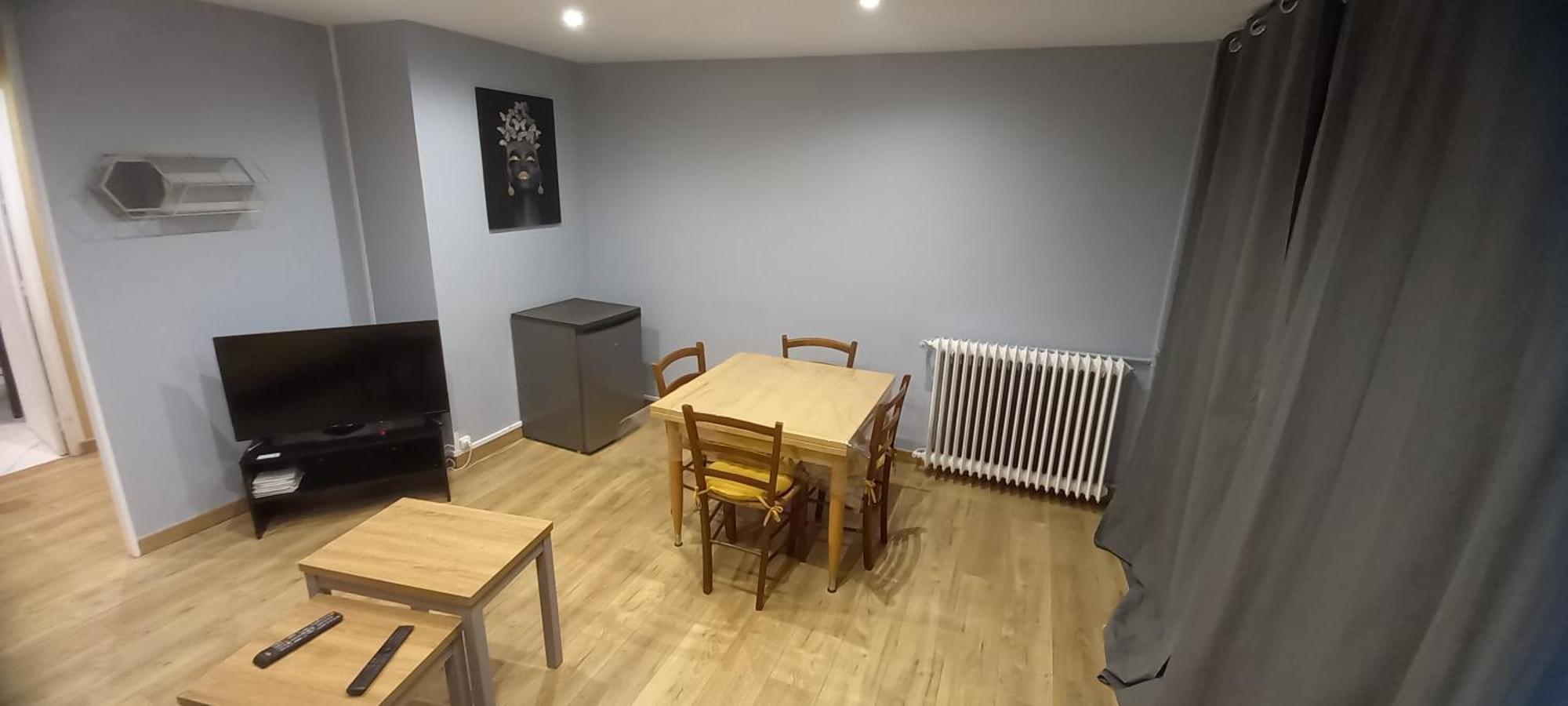 Spacieux, Tendance, avec Vue Panoramique sur Beauvais ! Idéal pour 1 à 6 voyageurs ! 3 lits doubles confortable Extérieur photo